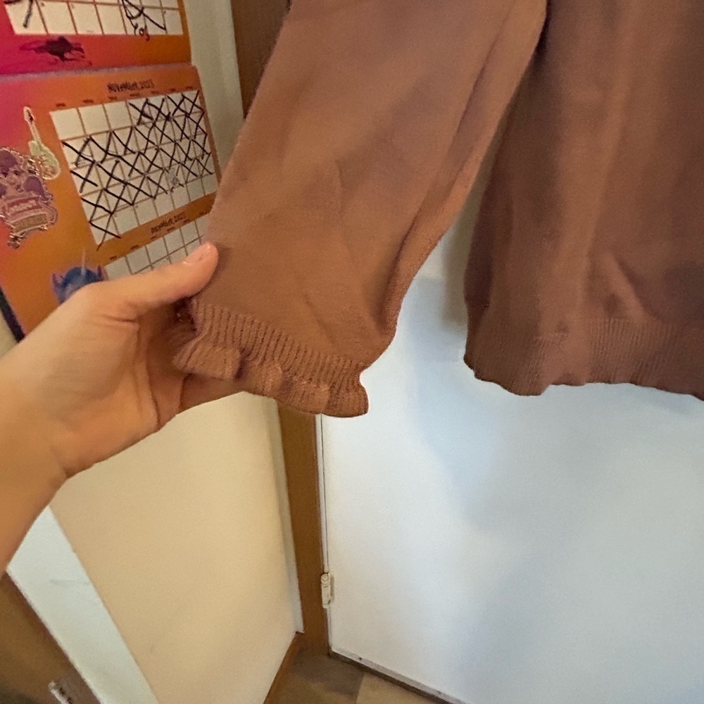 BTFBM XL NWOT Viscose Rayon Blend adorable brown sweater Ruffel detail - Picture 5 of 9